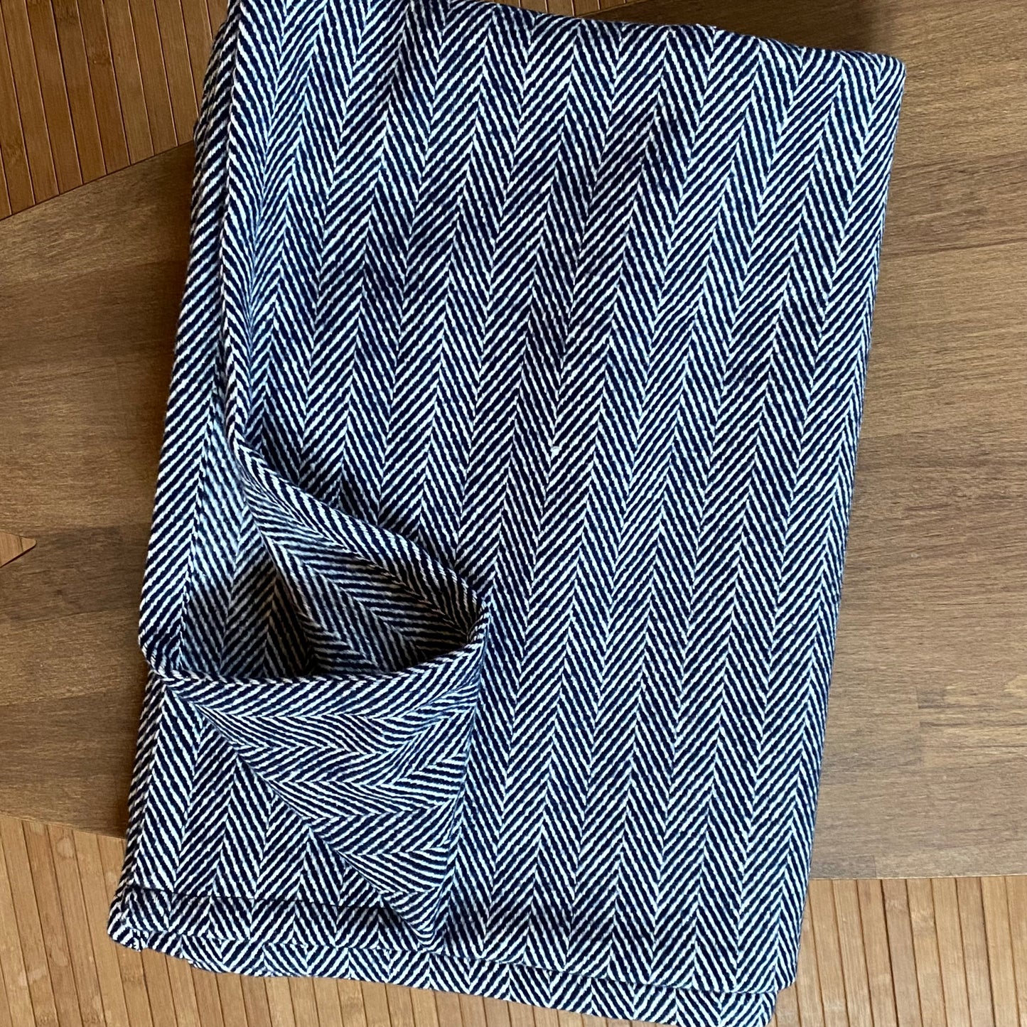 Plaids 100% coton - Chevrons bleus marines et blancs